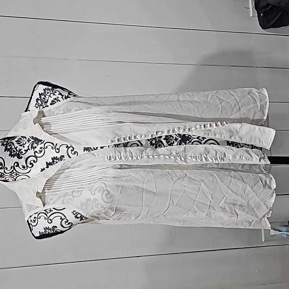 White Sleeves Botton Down Blouse